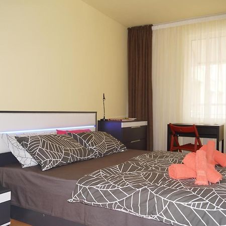 Spacious 2Bdr - Free Parking - Walk Everywhere - 300 Mbps Wifi Várna Kültér fotó