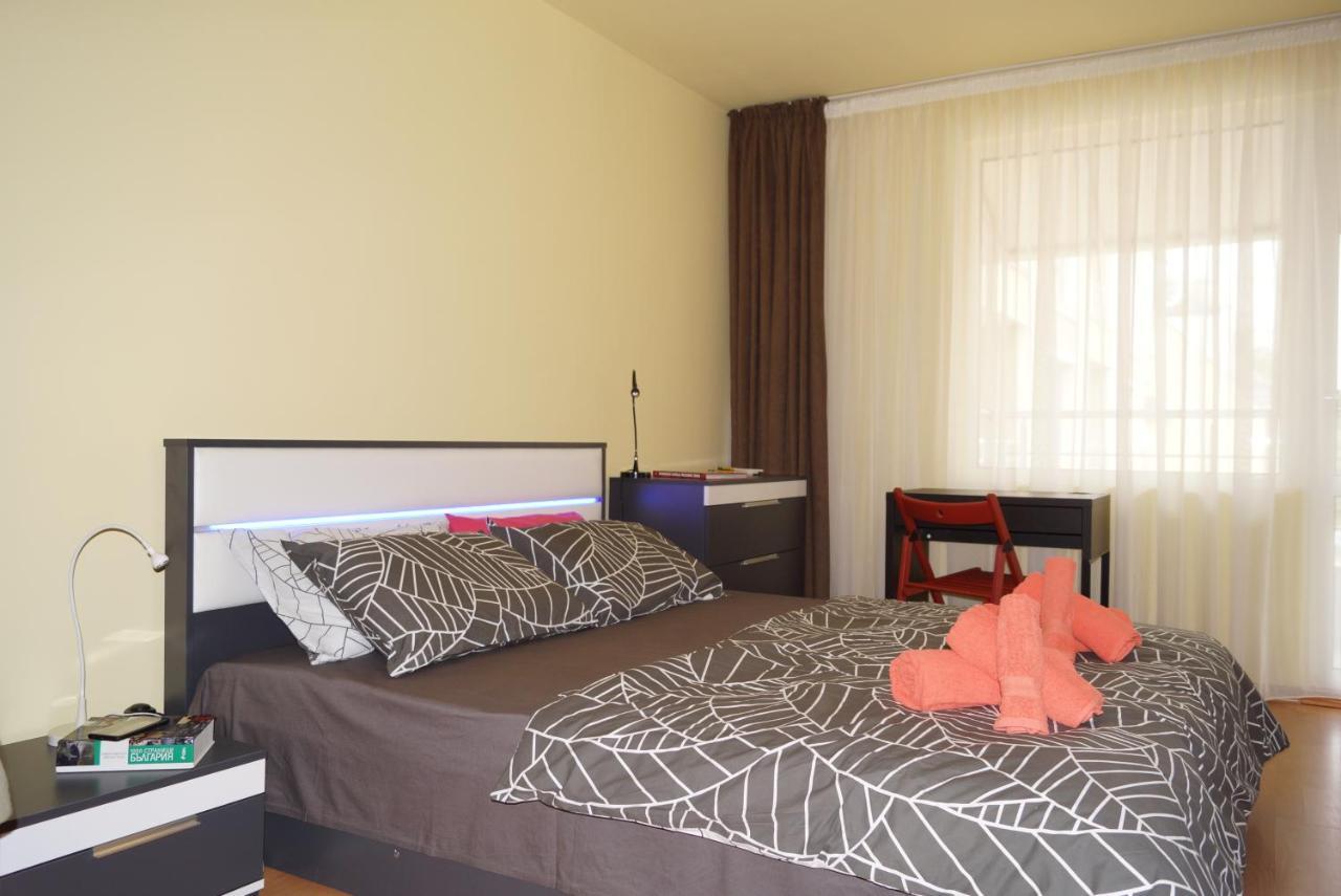 Spacious 2Bdr - Free Parking - Walk Everywhere - 300 Mbps Wifi Várna Kültér fotó