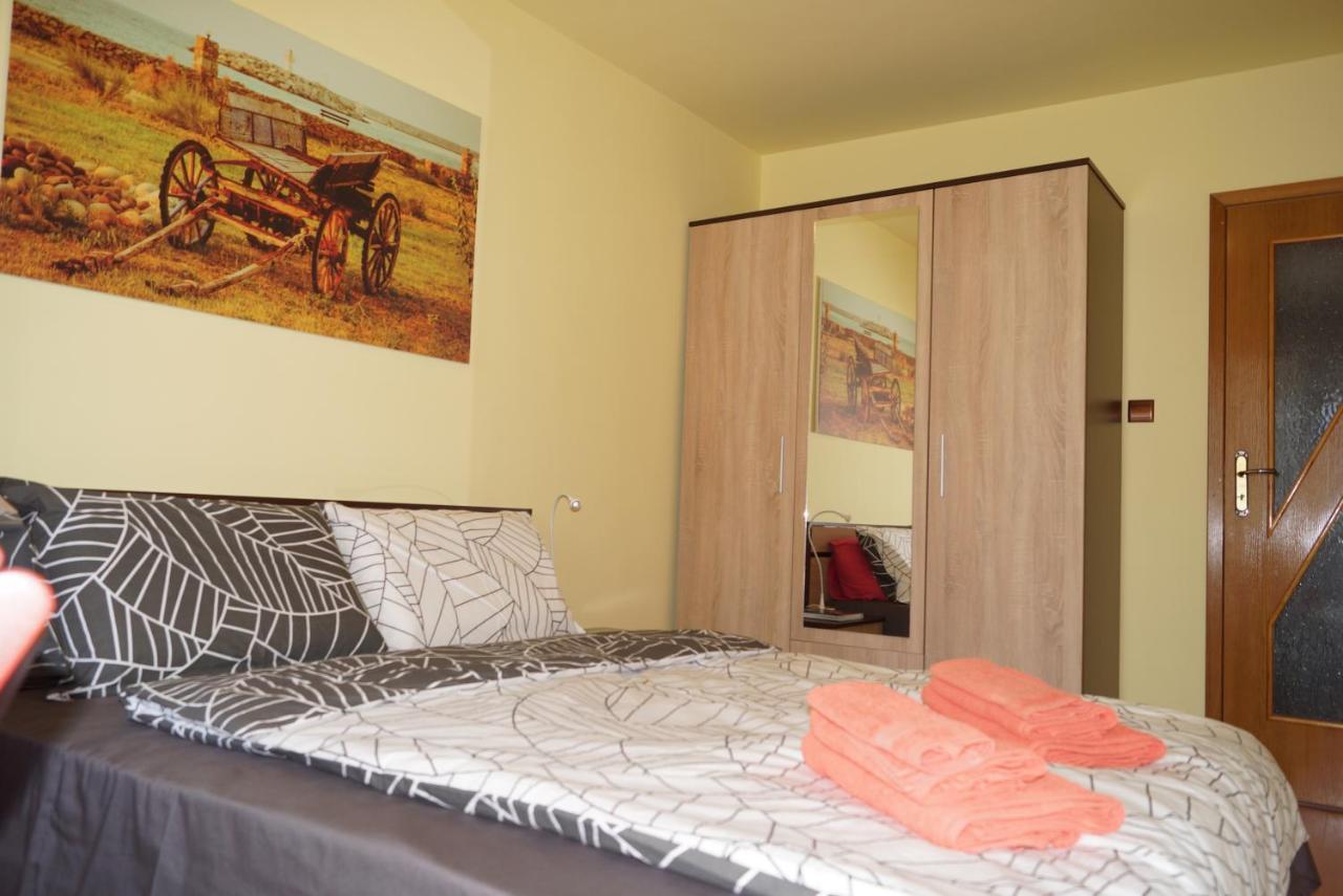 Spacious 2Bdr - Free Parking - Walk Everywhere - 300 Mbps Wifi Várna Kültér fotó