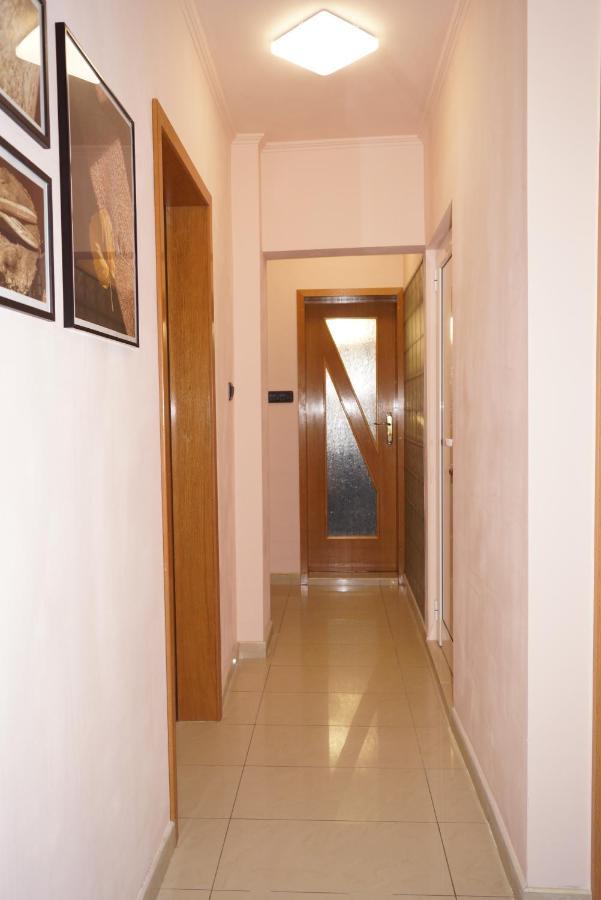 Spacious 2Bdr - Free Parking - Walk Everywhere - 300 Mbps Wifi Várna Kültér fotó